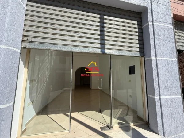 Vlore, jepet me qera dyqan Kati 0, 52 m² 400 € (Rruga ali Demi)