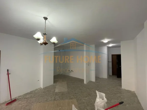Tirane, jepet me qera ambjent biznesi Kati 1, 113 m² 1.000 € 