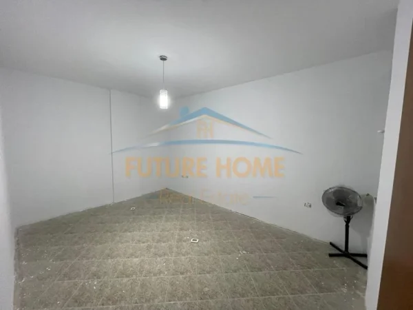 Tirane, jepet me qera ambjent biznesi Kati 1, 113 m² 1.000 € 