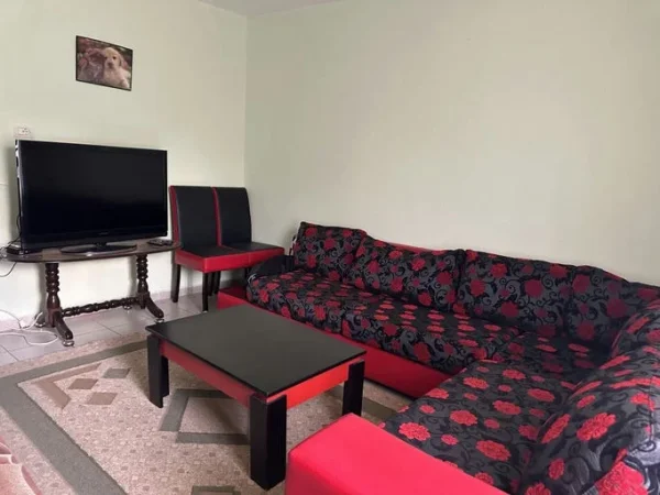 Tirane, jepet me qera apartament 1+1 Kati 1, 70 m² 320 € (Rruga "Ali Demi")