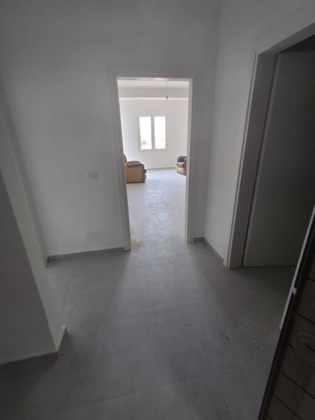 Tirane, jepet me qera apartament 1+1 Kati 3, 250 € (Rethi Unaza e Madhe Tufin)