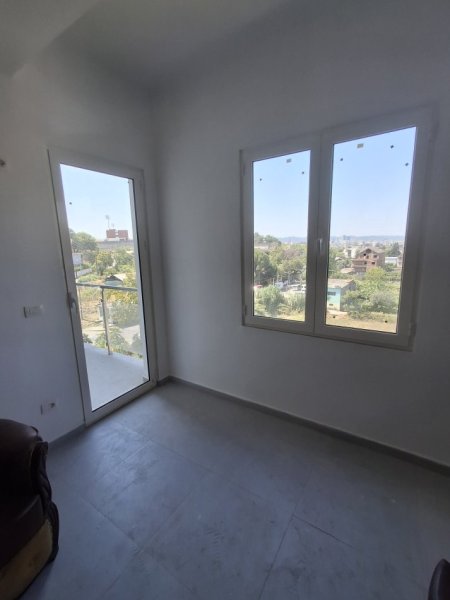 Tirane, jepet me qera apartament 1+1 Kati 3, 250 € (Rethi Unaza e Madhe Tufin)