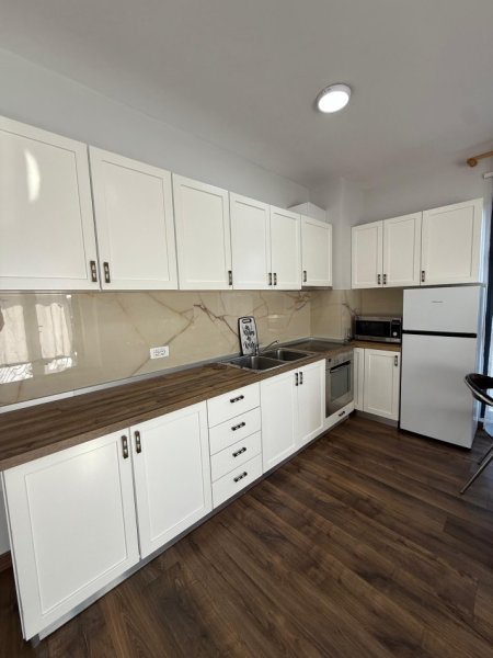 Tirane, jepet me qera apartament 1+1+Ballkon Kati 8, 70 m² 699 € (Parku Olimpik)
