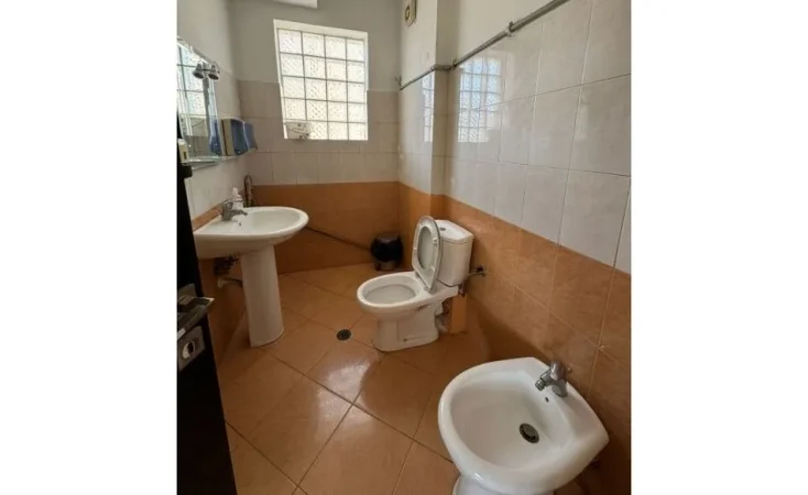 Tirane, shitet ambjent biznesi Kati 1, 134 m² 335.000 € (Kinostudio, Tiranë,)