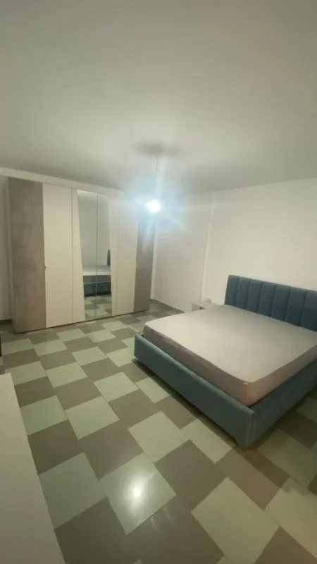 jepet me qera , (mbrapa Gjimnazit te Gjuheve te Huaja, Asim Vokshi)