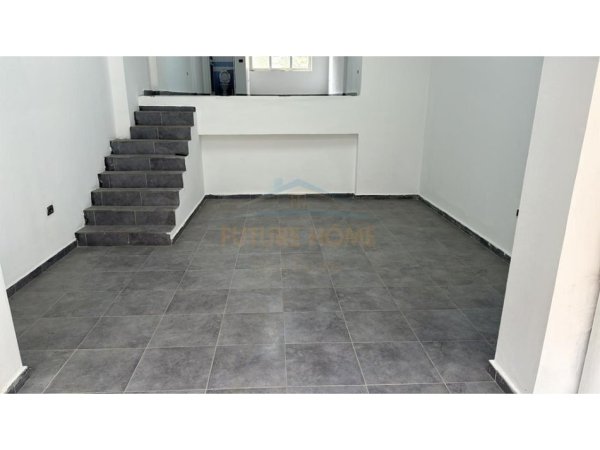 Tirane, jepet me qera ambjent biznesi Kati 0, 79 m² 600 € 