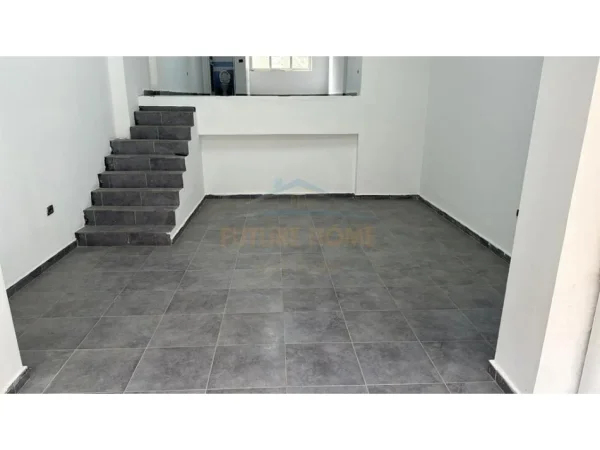 Tirane, jepet me qera ambjent biznesi Kati 0, 79 m² 600 € 
