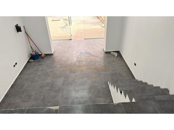 Tirane, jepet me qera ambjent biznesi Kati 0, 79 m² 600 € 