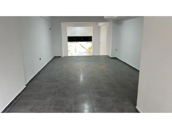 Tirane, jepet me qera ambjent biznesi Kati 0, 79 m² 600 € 