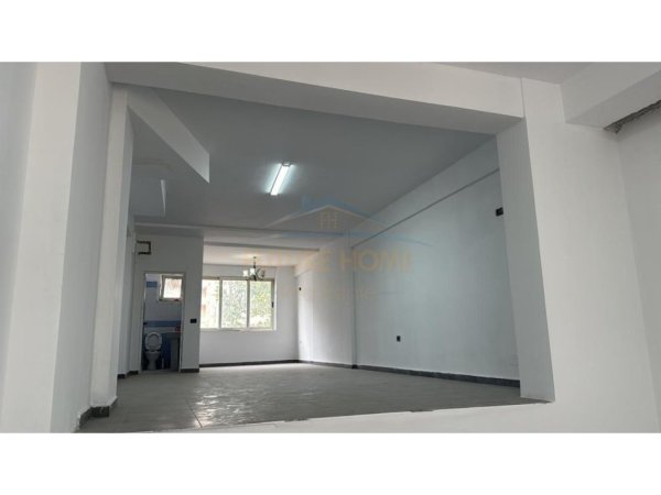 Tirane, jepet me qera ambjent biznesi Kati 0, 79 m² 600 € 