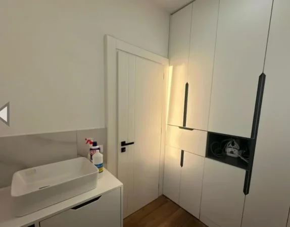 Tirane, jepet me qera apartament 2+1 Kati 4, 100 m² 900 € 