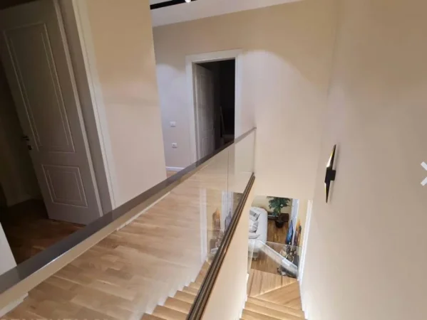 Gjiri Lalezit | Hamallaj, shitet apartament 2+1+Ballkon Kati 1, 460 m² 450.000 € (Gjiri i Lalzit)