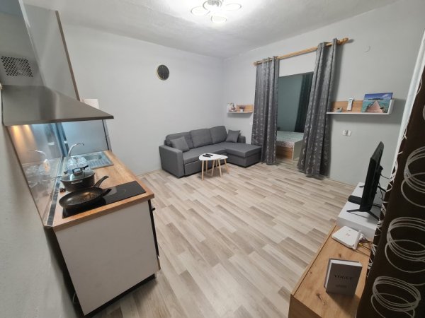 Velipoje, jepet me qera shtepi 1+1+Ballkon Kati 0, 35 m² 50 € (Rruga Vilunit Plazh)