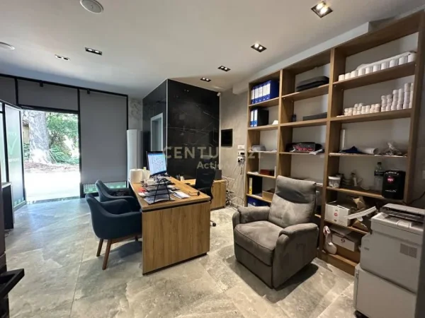 Tirane, shitet ambjent biznesi Kati 0, 272 m² 670.000 € (rruga e Dibres)