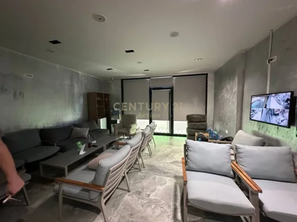 Tirane, shitet ambjent biznesi Kati 0, 272 m² 670.000 € (rruga e Dibres)