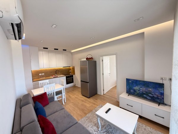 Tirane, jepet me qera apartament 2+1+Ballkon Kati 1, 120 m² 600 € (Rruga hamdi pepo)
