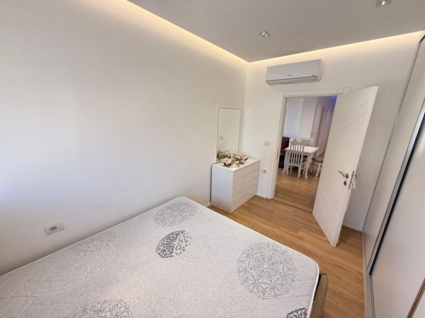 Tirane, jepet me qera apartament 2+1+Ballkon Kati 1, 120 m² 600 € (Rruga hamdi pepo)