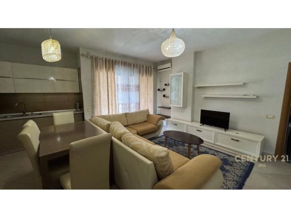 Tirane, jepet me qera apartament 2+1+Aneks+Ballkon Kati 4, 95 m² 450 € (Prane Vila L)