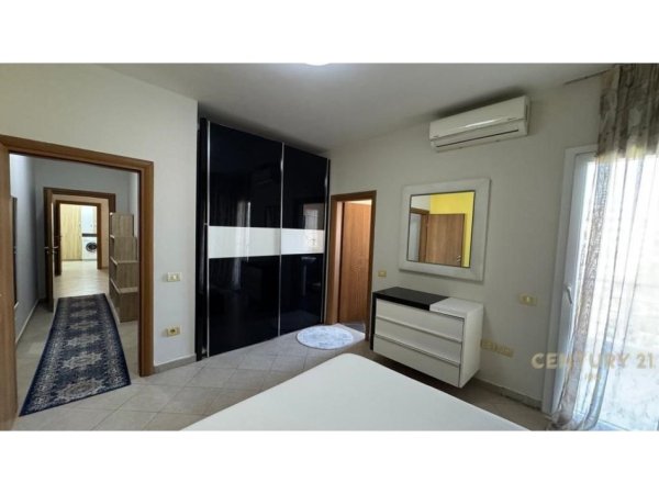 Tirane, jepet me qera apartament 2+1+Aneks+Ballkon Kati 4, 95 m² 450 € (Prane Vila L)