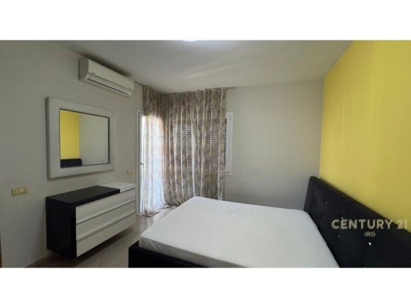 Tirane, jepet me qera apartament 2+1+Aneks+Ballkon Kati 4, 95 m² 450 € (Prane Vila L)