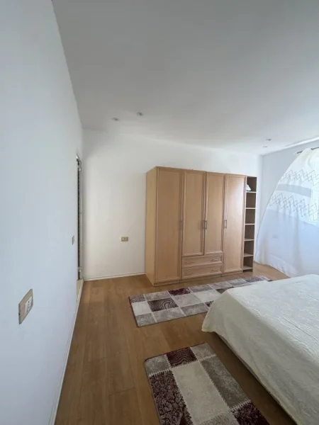 Tirane, jepet me qera apartament 2+1 Kati 4, 100 m² 370 € (Yzberisht)