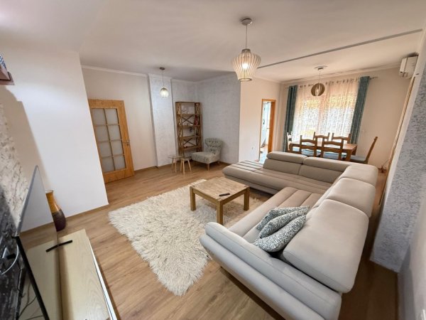 Tirane, jepet me qera apartament 2+1 Kati 7, 110 m² 600 € 