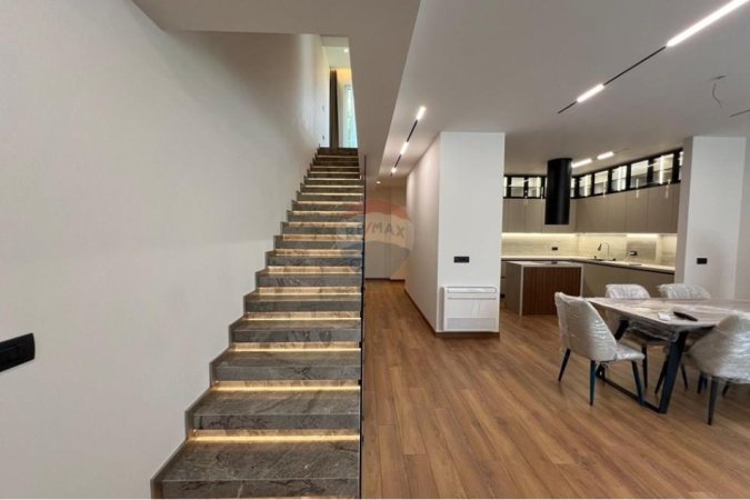 Tirane, jepet me qera Vile , 400 m² 4.000 € (Vilat Forest, Liqeni I Thatë, Tiranë)