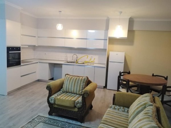 Tirane, jepet me qera apartament 2+1 Kati 2, 93 m² 600 € (ISH PARKU)