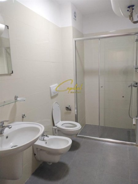 Tirane, jepet me qera apartament 2+1 Kati 2, 93 m² 600 € (ISH PARKU)