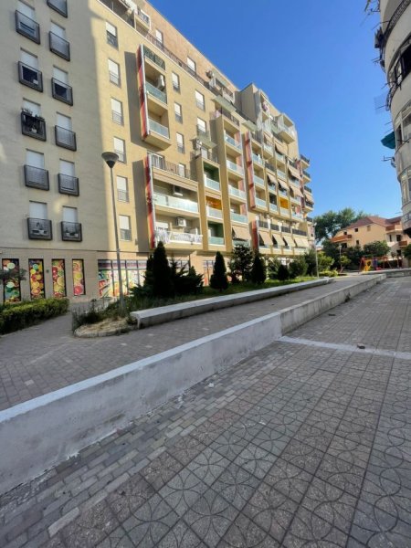 Tirane,, jap me qera apartament kati 5, 2+1+Ballkon plus post parkingu  , 100 m² 800 € (Rruga Muzaket Don Bosco)