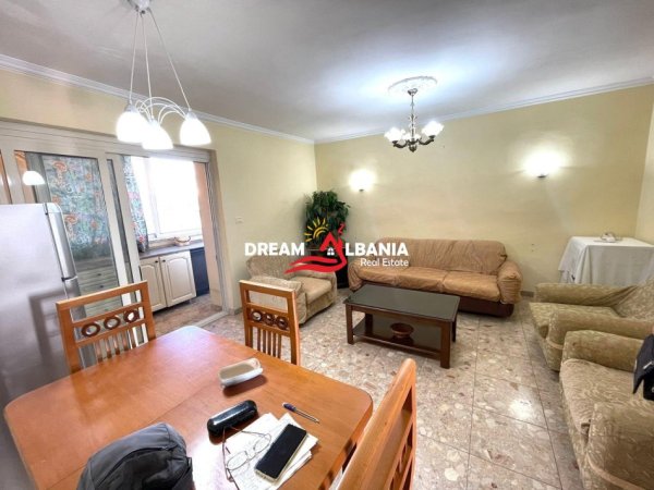 Apartament 2+1 me qera ne qender tek Rruga e Durresit