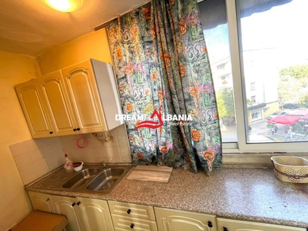 Apartament 2+1 me qera ne qender tek Rruga e Durresit