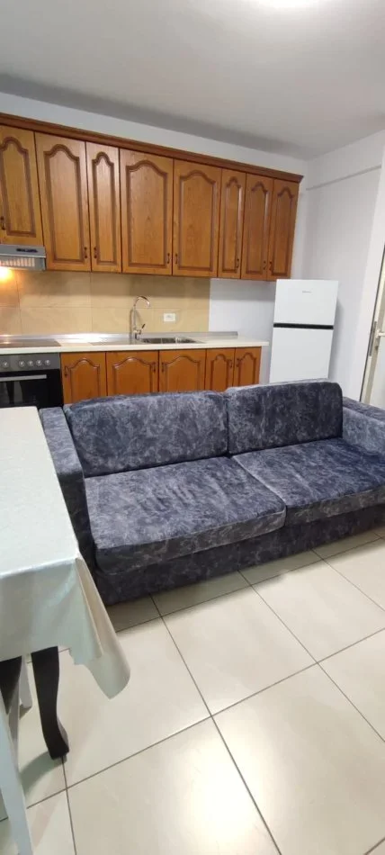 Tirane, jepet me qera apartament 1+1+Aneks Kati 6, 60 m² 500 € (Fusha aviacionit)