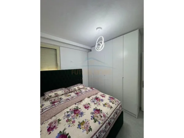 Tirane, jepet me qera apartament 2+1 Kati 2, 80 m² 500 € (FRESKU)