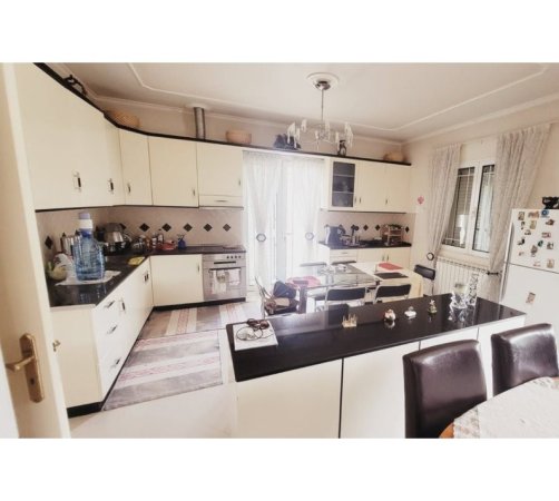 Tirane, shitet Vile , 1.540 m² 555.000 € (Vaqarr) TT2057