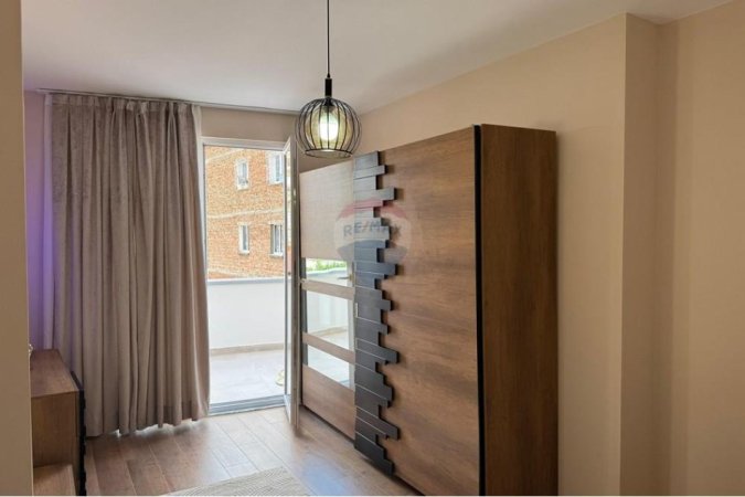 Tirane, jepet me qera apartament 3+1 Kati 4, 102 m² 900 € (ID: 530261046-389)
