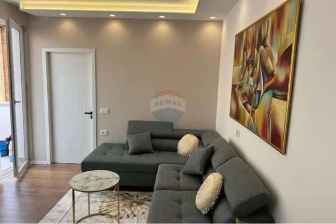 Tirane, jepet me qera apartament 3+1 Kati 4, 102 m² 900 € (ID: 530261046-389)