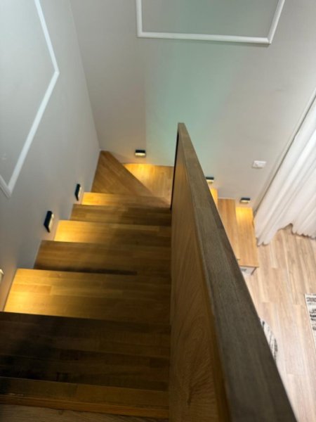 Tirane, jepet me qera apartament duplex 1+1+Ballkon Kati 1, 70 m² 650 € (Kompleksi Golden Park/Rruga Bedri Karapici)