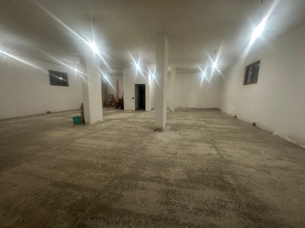 Tirane, jepet me qera magazine Kati 0, 169 m² 500 € (SELITE)