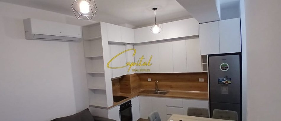 Tirane, jepet me qera apartament 1+1 Kati 7, 65 m² 420 € (ALI DEMI)