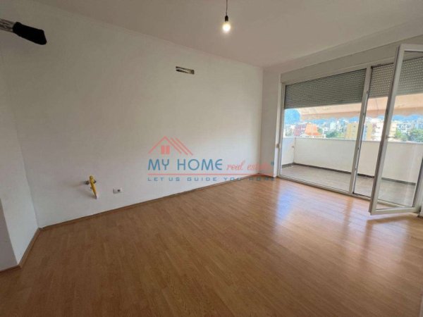 Tirane, jepet me qera zyre Kati 8, 70 m² 700 € (21 Dhjetori)