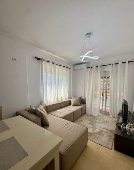 Tirane, jepet me qera apartament 2+1+Aneks+Ballkon Kati 7, 75 m² 550 € 