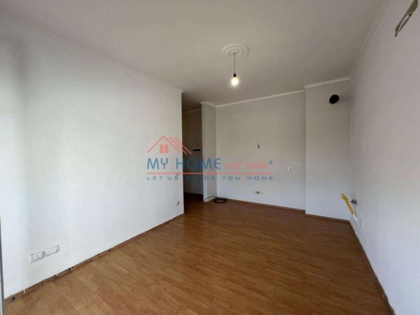 Tirane, jepet me qera zyre Kati 8, 70 m² 700 € (21 Dhjetori)