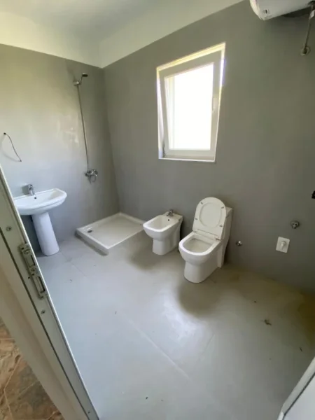 Tirane, jepet me qera apartament 1+1 Kati 1, 68 m² 350 € (Laprake Spitali Ushtarak)