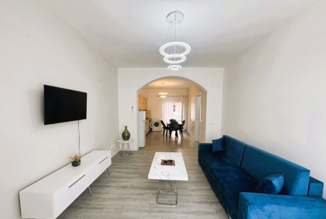 Tirane, jepet me qera apartament 1+1+Aneks+Ballkon Kati 1, 55 m² 550 € 