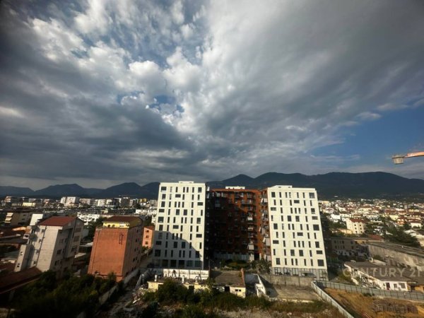 Tirane, jepet me qera apartament 2+1+Ballkon Kati 7, 90 m² 750 € (Xhamllik)