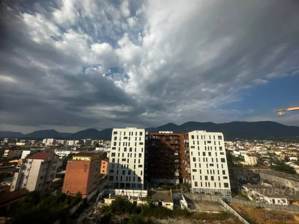 Tirane, jepet me qera apartament 2+1+Ballkon Kati 7, 90 m² 750 € (Xhamllik)