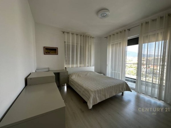 Tirane, jepet me qera apartament 2+1+Ballkon Kati 7, 90 m² 750 € (Xhamllik)