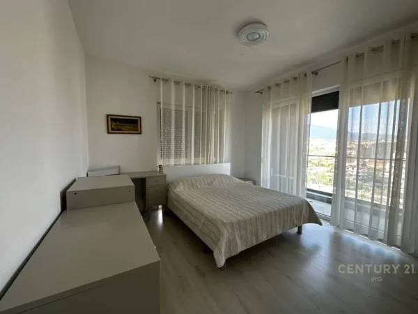 Tirane, jepet me qera apartament 2+1+Ballkon Kati 7, 90 m² 750 € (Xhamllik)