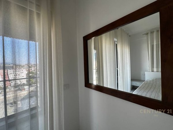 Tirane, jepet me qera apartament 2+1+Ballkon Kati 7, 90 m² 750 € (Xhamllik)